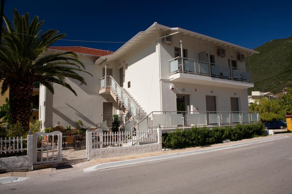 Savinos Rooms Vasiliki  Bagian luar foto