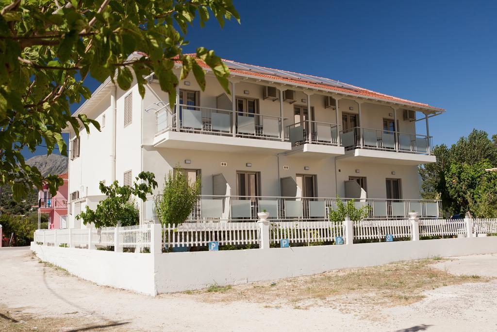 Savinos Rooms Vasiliki  Bagian luar foto